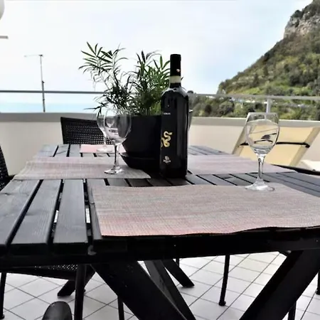 De Vivo Realty - Chez Angelina *