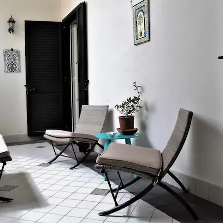 De Vivo Realty - Chez Angelina